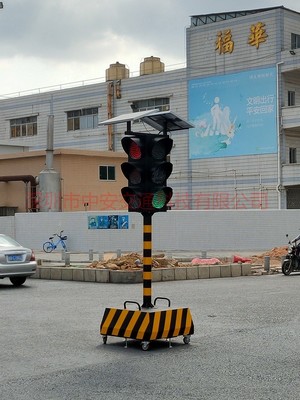 多時(shí)段臨時(shí)紅綠燈規(guī)范交通 五一假期出行不怕堵