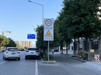 開學在即西安公安交警提前吹響&ldquo;集結(jié)號&rdquo;220處交警護學崗 360名鐵騎 確保孩子們準時上學